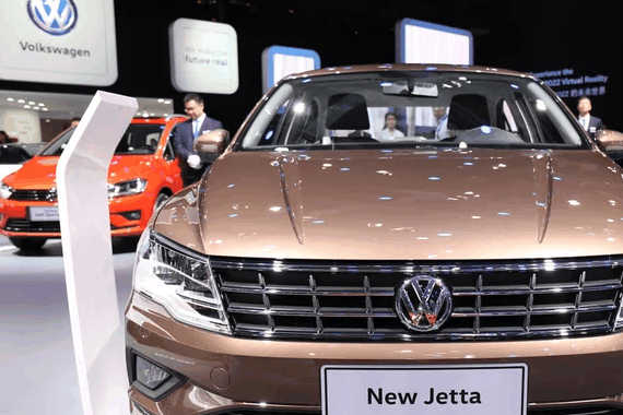 这款大众黑马一年卖32万台, 20万身价降到6万, 30秒可自己换灯