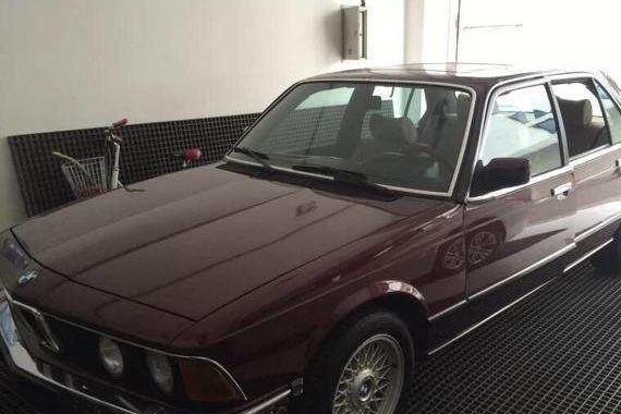 30年前的宝马7系, 天窗都是用手摇的, 当时北京能换3套房