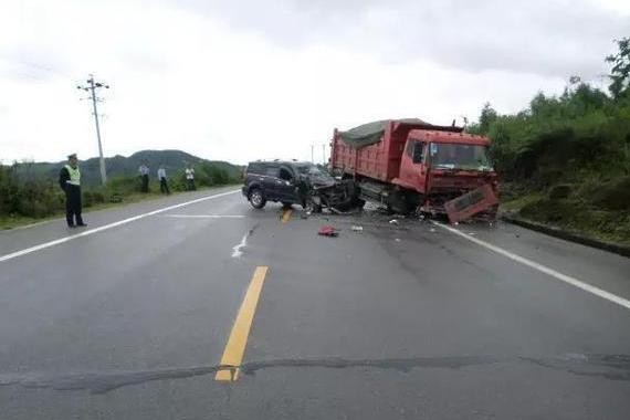 国产神车哈弗撞上大货车，可事故的结果却让人惊讶