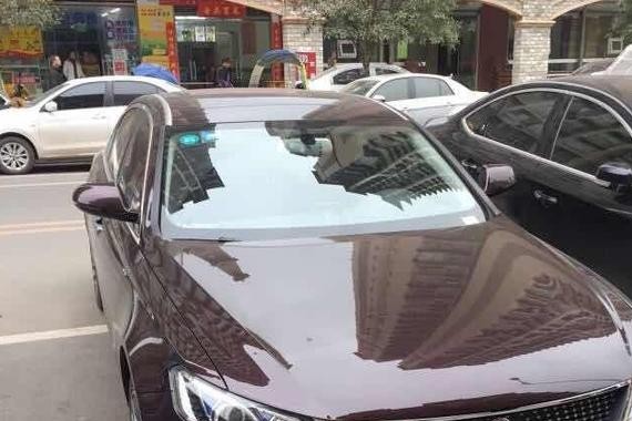 街头偶遇众泰版捷豹，网友：众泰车主真是啥事都干的出来