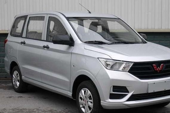 全新一代五菱宏光曝光，造型年轻时髦太多，配有8座布局！