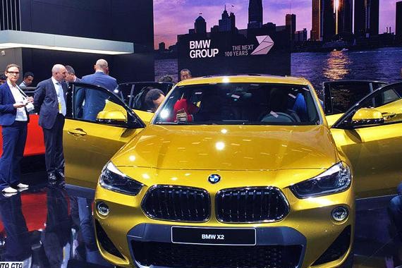 2018北美车展：宝马X2量产版惊艳亮相，直接叫板奔驰GLA