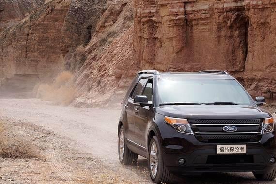 普拉多最强劲的对手，V6发动机配四驱，汉兰达吓哭了！