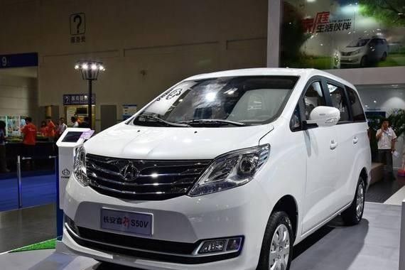 这款车仅售4.58万，性价比完爆宝骏730，居家拉货比五菱有体面