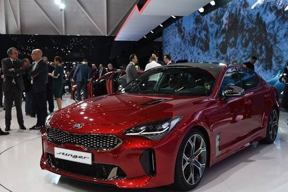 起亚史上最帅轿跑，370P马力碾压A7，价格仅为其一半