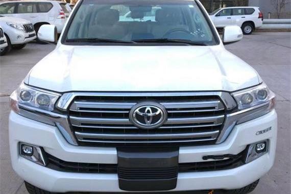 中东版18款丰田酷路泽4000天津港配置单及年终报价表