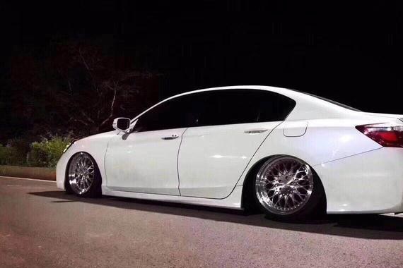 改装本田九代雅阁 车身降得这么低确定能开？