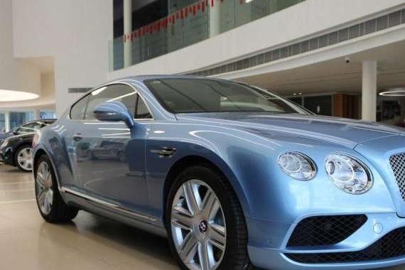 奋斗7年买辆欧陆,开2千公里车身剧烈抖动,演员蒋劲夫怒斥宾利维权