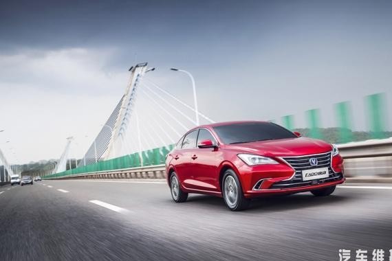 第二代逸动正式亮相，续写自主家轿“传奇”不是梦