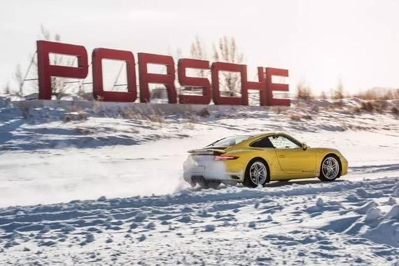 52辆保时捷一起漂移是一种怎样的体验？