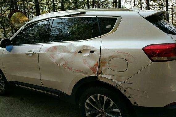 新车哈弗H6遭刮蹭门把手不见外壳变形 网友: 没掉漆维修费又不贵