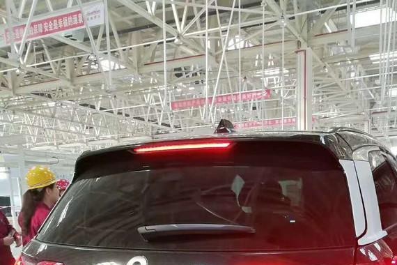 内部冒死偷拍的蔚来ES8谍照图！尾部增加了“江淮蔚来”标识！