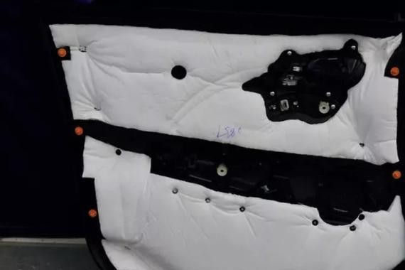 宝骏510大飙车拆车惊现：大面积原生隔音棉车门居然有两道加强筋