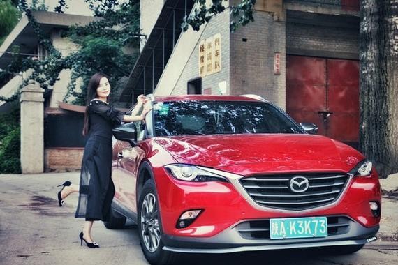 最美媳妇儿当车模之未来轿跑CX-4