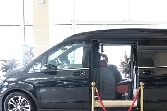奔驰V260L加长版，全新内饰设计，配商务头等舱座椅，价格感人！