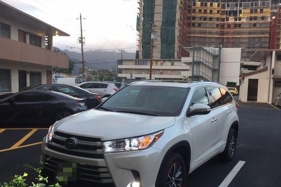 街头实拍2018款丰田汉兰达，比大众途昂还霸气，本田冠道难卖了