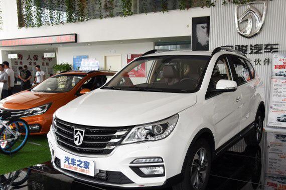 宝骏560新车独立悬挂+双离合+全景+7座顶配11W真贵吗！