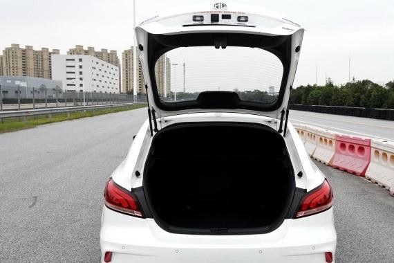 标配就7秒破百，国产已经能拿出超越思域的车，关键还是轿跑