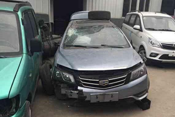 男子2000收购一辆帝豪，修理厂：比收废铁赚的多