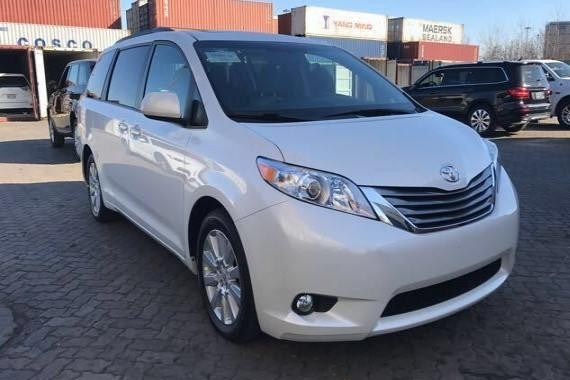 17款丰田塞纳加版顶配降价销售机会不容错过