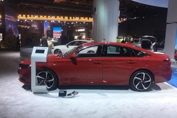 国产无缘2.0T+10AT，靠高颜值与实力卖17万，