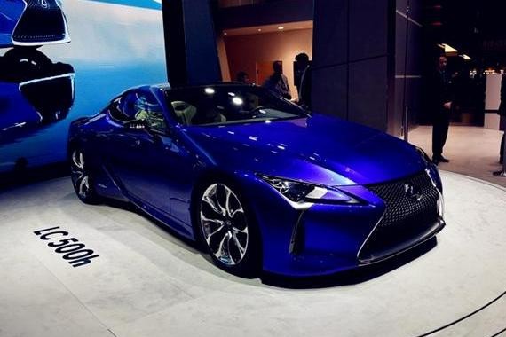 最个性豪华的日系跑车，售价不到法拉利的一半，回头率百分百