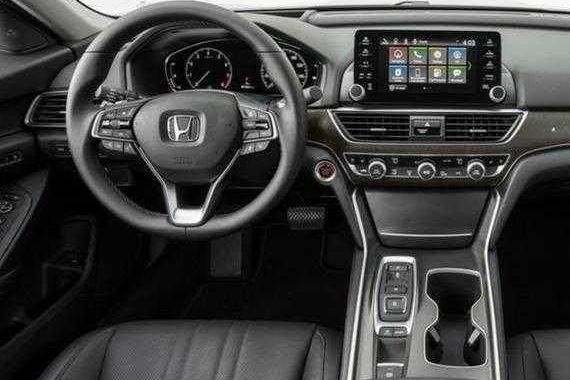 十代雅阁太过霸气，才16万，简直比新凯美瑞划算太多