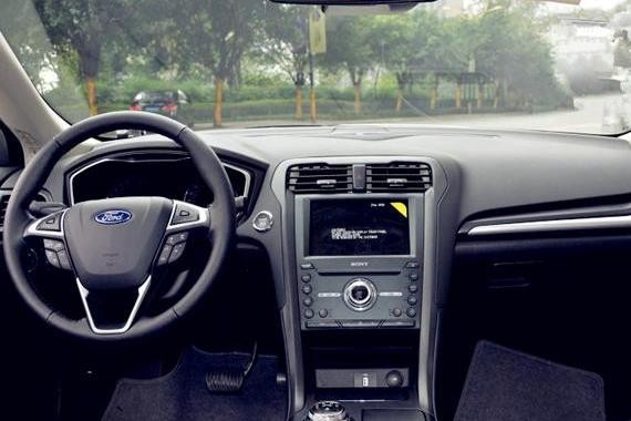 如果只看内饰，别克君越和福特蒙迪欧，你更喜欢哪一款？