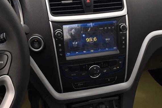 发现大量吉利新能源轿车，车商：相当不好卖，4万一辆随便挑