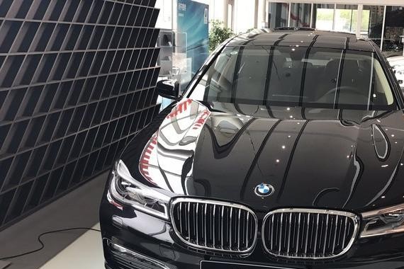 酒后和朋友斗气 花200万买辆宝马 媳妇儿看后懵了