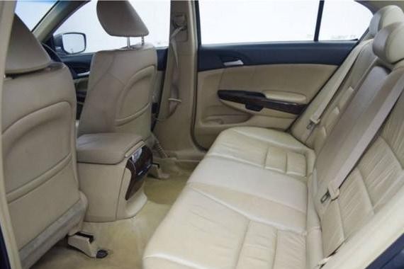 21万的车如今只要6万，车内无发动机声音