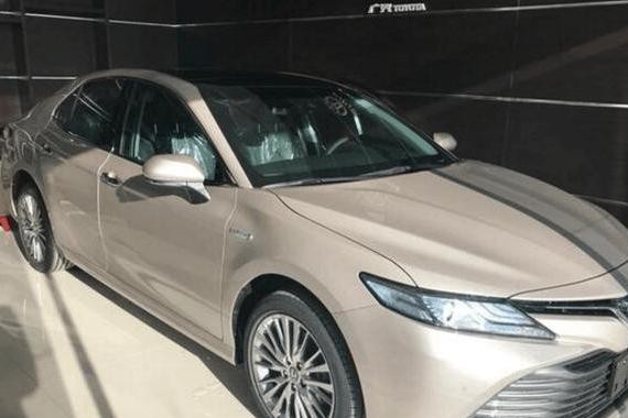 首提丰田全新八代凯美瑞，豪华混动版仅25万，大众迈腾要落伍