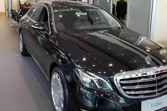 奔驰4S店出现50万的迈巴赫！劳斯莱斯还会有人买吗？