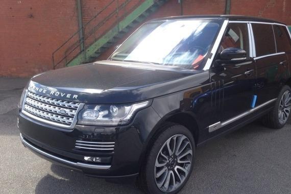 全球最奢华SUV路虎揽胜5.0已到港了，报价如何呢？