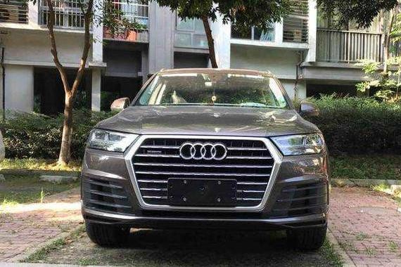 小伙花75万买下奥迪Q7，停在保时捷卡宴边上，感觉买对了！