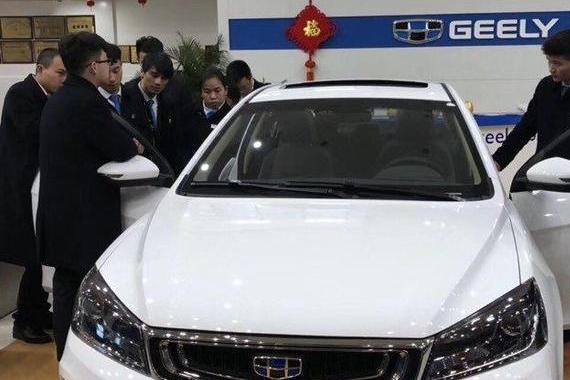 自主家轿王再升级，尾灯大改内饰高级，7万起科沃兹和福睿斯都慌