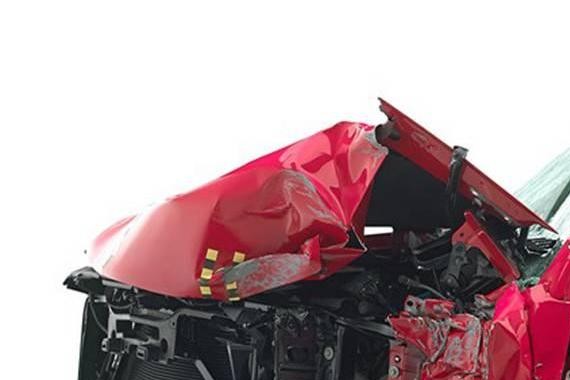 真以为在开坦克？8款美式大皮卡安全性测试，结果让人意想不到