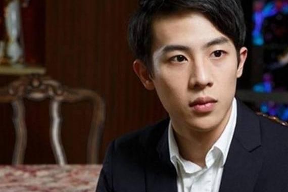 90后CEO高颜值迷妹无数，名下豪车不计其数，王思聪甘拜下风