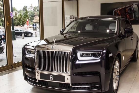 奔驰迈巴赫们靠边站，这才是老板们的最终梦想！劳斯莱斯幻影8代