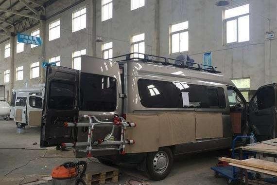 10万改装一台大通V80当房车,看看牛人是怎么做的