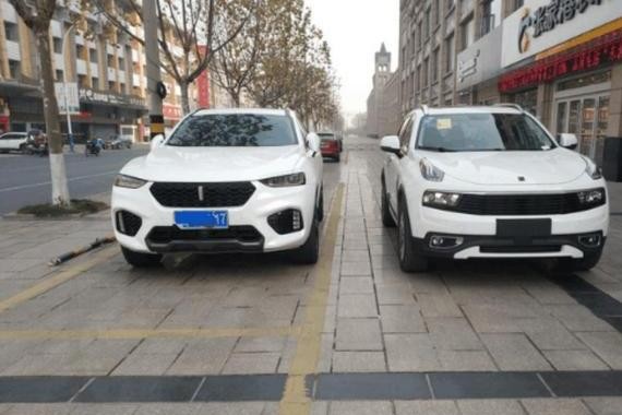 领克01和WEY VV7街头偶遇，领克01却表示很尴尬