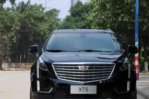 颜值王凯迪拉克XT5完胜奥迪Q5! 2.0T配9AT, 性价比非常高！