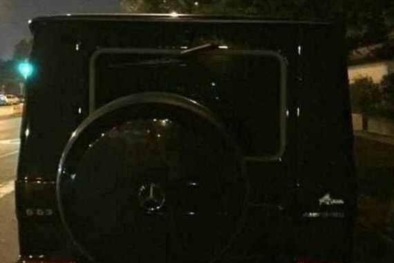 奔驰G车被留纸条，欲要八百万买车牌 网友：800万够买一个角