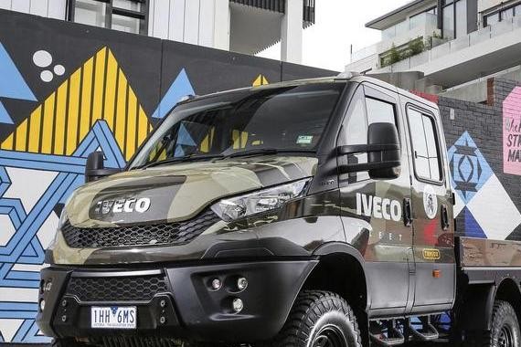 最强越野神器4x4，军备级装置配3把差速锁，回头率完爆猛禽！