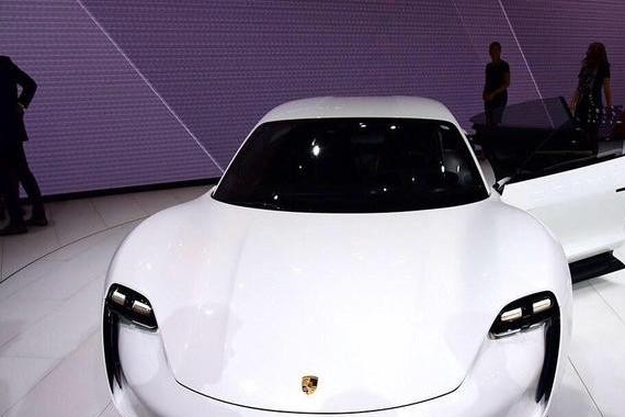 充电15分钟续航四百公里，极速破百只为取代特斯拉，保时捷出手