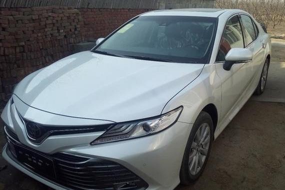 23万提新凯美瑞2.0豪华版 被邻居各种说：迈腾1.4T都比这车强