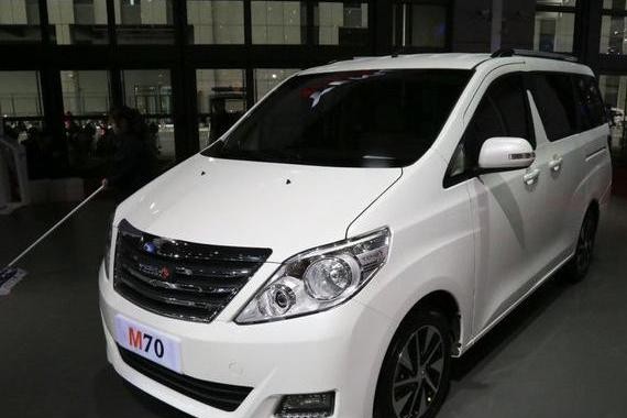 “丰田埃尔法”被黑的最惨一次，论斤卖不足7万，让人哭笑不得！