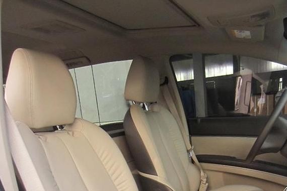 别克GL8二排座椅改装吧台，打造专属您的商务风格。