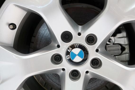 谁说只有国产汽车品牌油耗才会造假，德国宝马也一样！