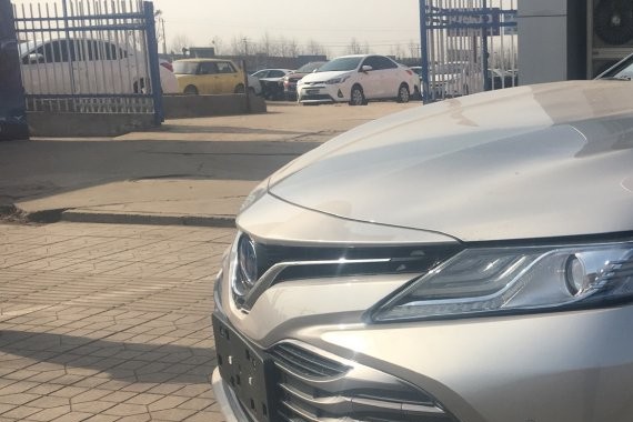 试驾八代凯美瑞2.5L混动版，运动性能不输宝马3系